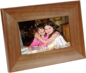 Smartparts' SPDPF70EW digital picture frame. Courtesy of Smartparts Inc., with modifications by Michael R. Tomkins.