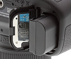 Canon 70D review -- Battery compartment