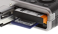 Fuji XF1 - battery and memory card slot