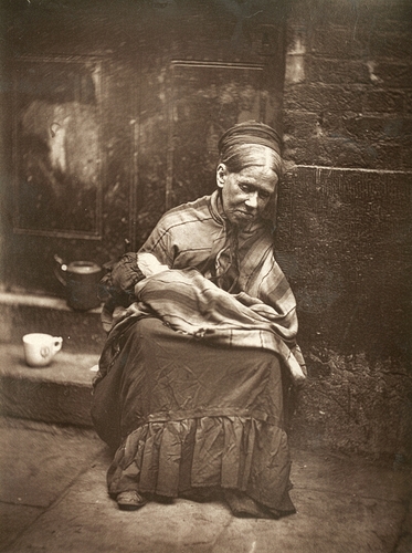 Photographing the 19th century â€˜Street Lifeâ€™ of London: John Thomsonâ€™s