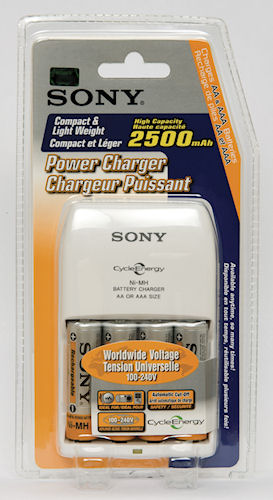 The BCG-34HLD4 CycleEnergy Green battery and charger bundle. Photo provided by Sony Recording Media & Energy Latin America. Click for a bigger picture!