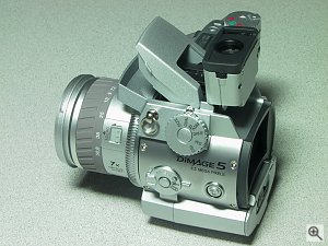 Minolta's Dimage 5 digital camera. Copyright (c) 2001, Michael R. Tomkins, all rights reserved. Click for a bigger picture!