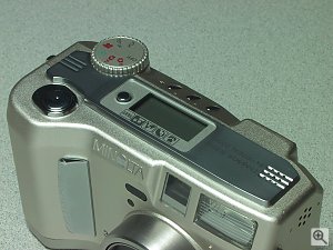 Minolta's Dimage S304 digital camera. Copyright (c) 2001, Michael R. Tomkins, all rights reserved. Click for a bigger picture!