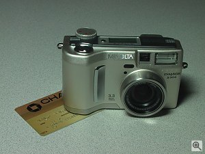 Minolta's Dimage S304 digital camera. Copyright (c) 2001, Michael R. Tomkins, all rights reserved. Click for a bigger picture!