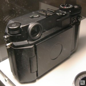 Epson and Cosina's unnamed rangefinder digital camera. Copyright © 2004, The Imaging Resource. All rights reserved.