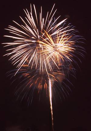 Amana Fireworks, copyright (c) 1999, 2000 Michael R. Tomkins.  All rights reserved. Click for a bigger picture!
