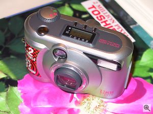Toshiba's PDR-M25 digital camera. Copyright © 2001, Michael R. Tomkins. All rights reserved. Click for a bigger picture!