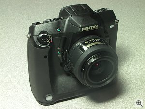 Pentax's as-yet unnamed SLR digital camera. Copyright (c) 2001, Michael R. Tomkins, all rights reserved. Click for a bigger picture!