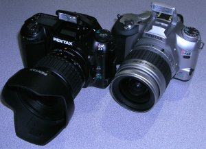 Pentax's *ist D digital SLR. Copyright (c) 2003, The Imaging Resource. All rights reserved.