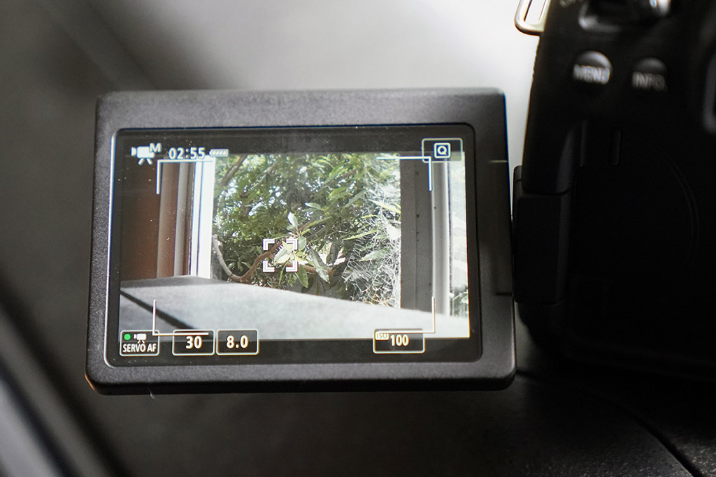 Nếu bạn đang tìm kiếm một máy ảnh DSLR với chất lượng video tốt, hãy xem đánh giá về Canon 80D! Bạn sẽ biết được những điểm mạnh và yếu của máy ảnh này như thế nào. Hãy xem video để khám phá thêm!