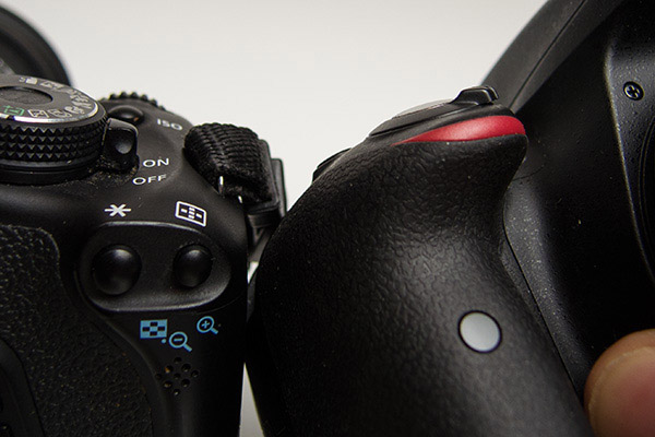 Nikon D3300 Review -- D3300 vs T3i grip