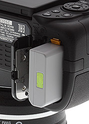 Nikon D5300 Review -- battery compartment