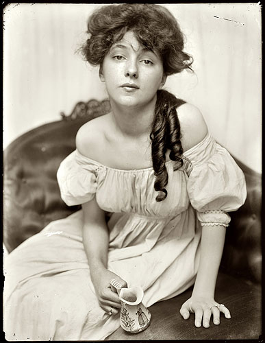 KÃ¤sebier's portrait of a teenage Evelyn Nesbit, whose striking beauty was to make her one of New York's most popular models. Photo by Gertrude KÃ¤sebier, via Shorpy. Click for a bigger picture!
