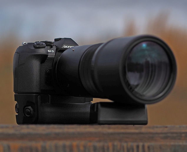 Olympus E-M1 II + 300mm f/4 - Product shot